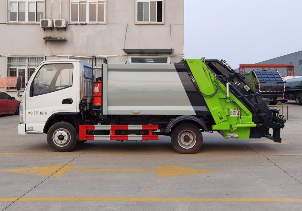 凱馬藍(lán)胖5.5方壓縮垃圾車 凱馬藍(lán)胖5.5方壓縮垃圾車