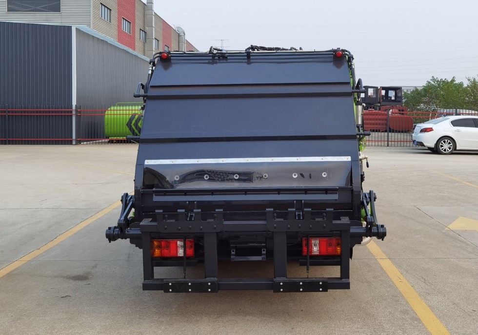 凱馬藍(lán)胖5.5方壓縮垃圾車 凱馬藍(lán)胖5.5方壓縮垃圾車