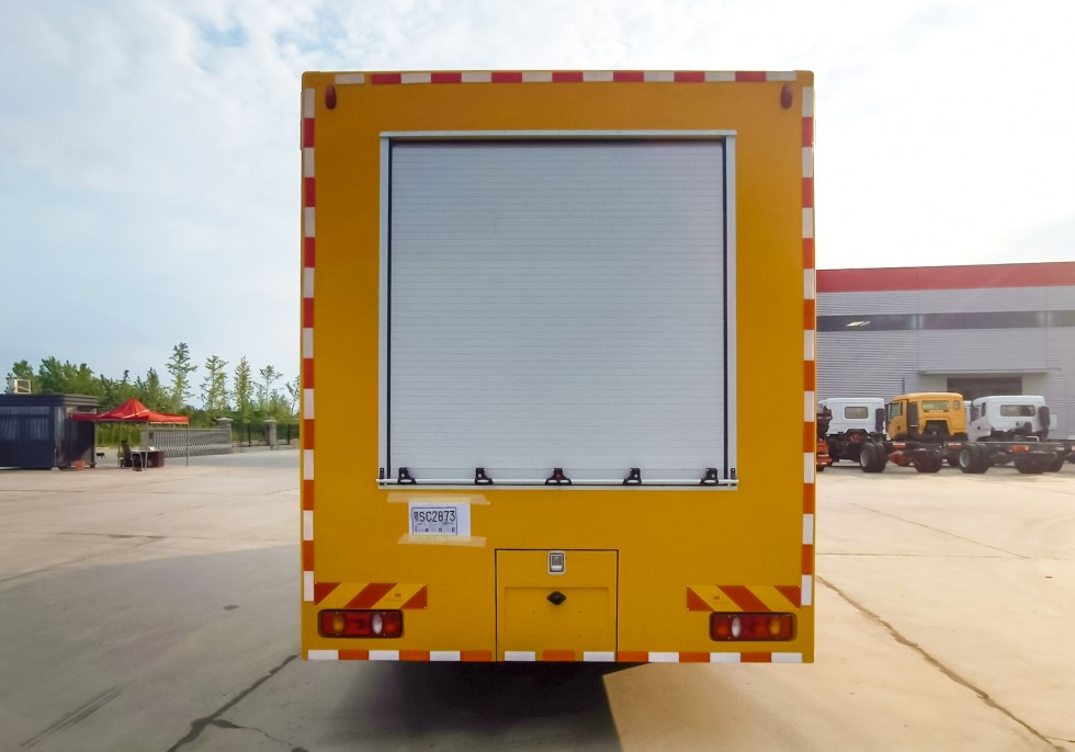 齊東方牌東風(fēng)天錦救險(xiǎn)車-3000方排水量 齊東方牌東風(fēng)天錦救險(xiǎn)車-3000方排水量